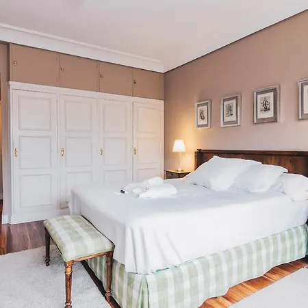 Neguri Geltokia By People * Bilbao