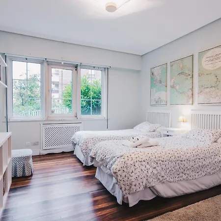 Neguri Geltokia By People *