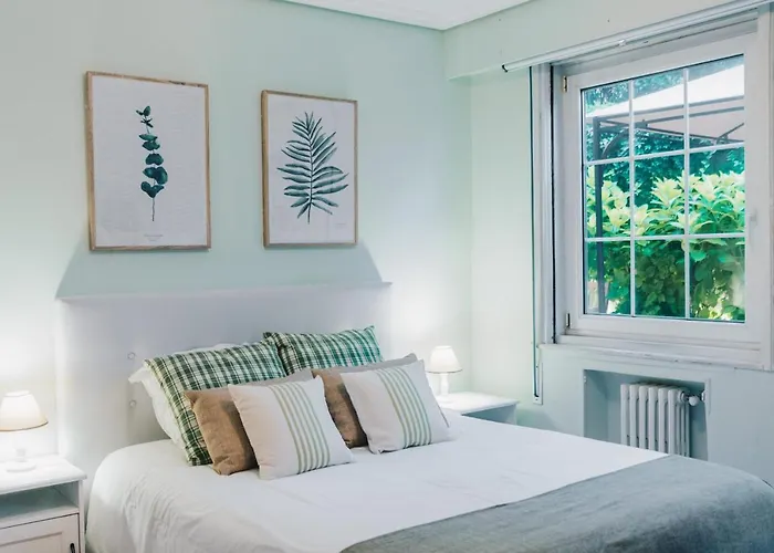 Neguri Geltokia By People *