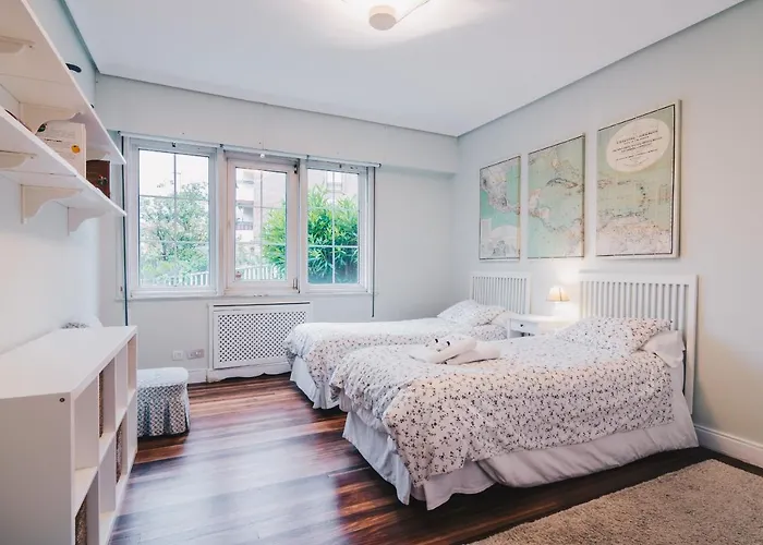 Neguri Geltokia By People *