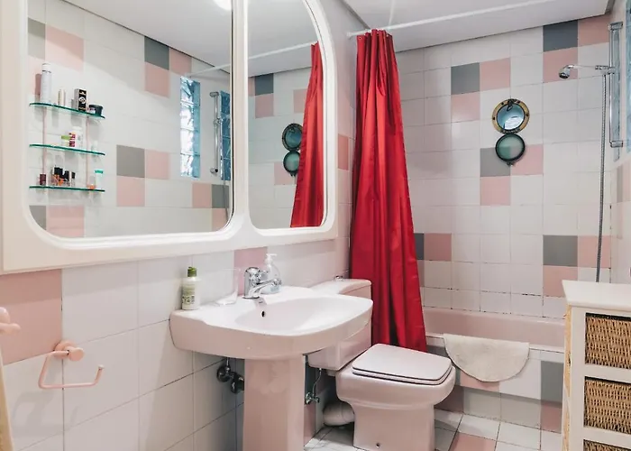 Neguri Geltokia By People * ビルバオ